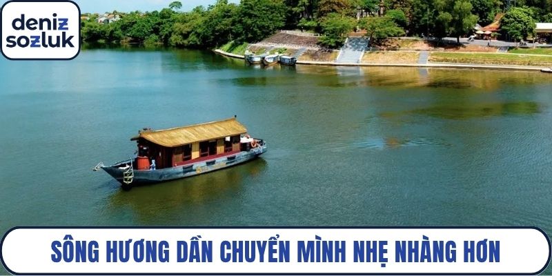 Sông Hương dần chuyển mình nhẹ nhàng hơn